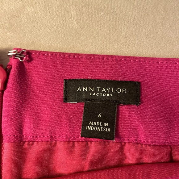 Ann Taylor hot pink skirt size 6 - Picture 3 of 3